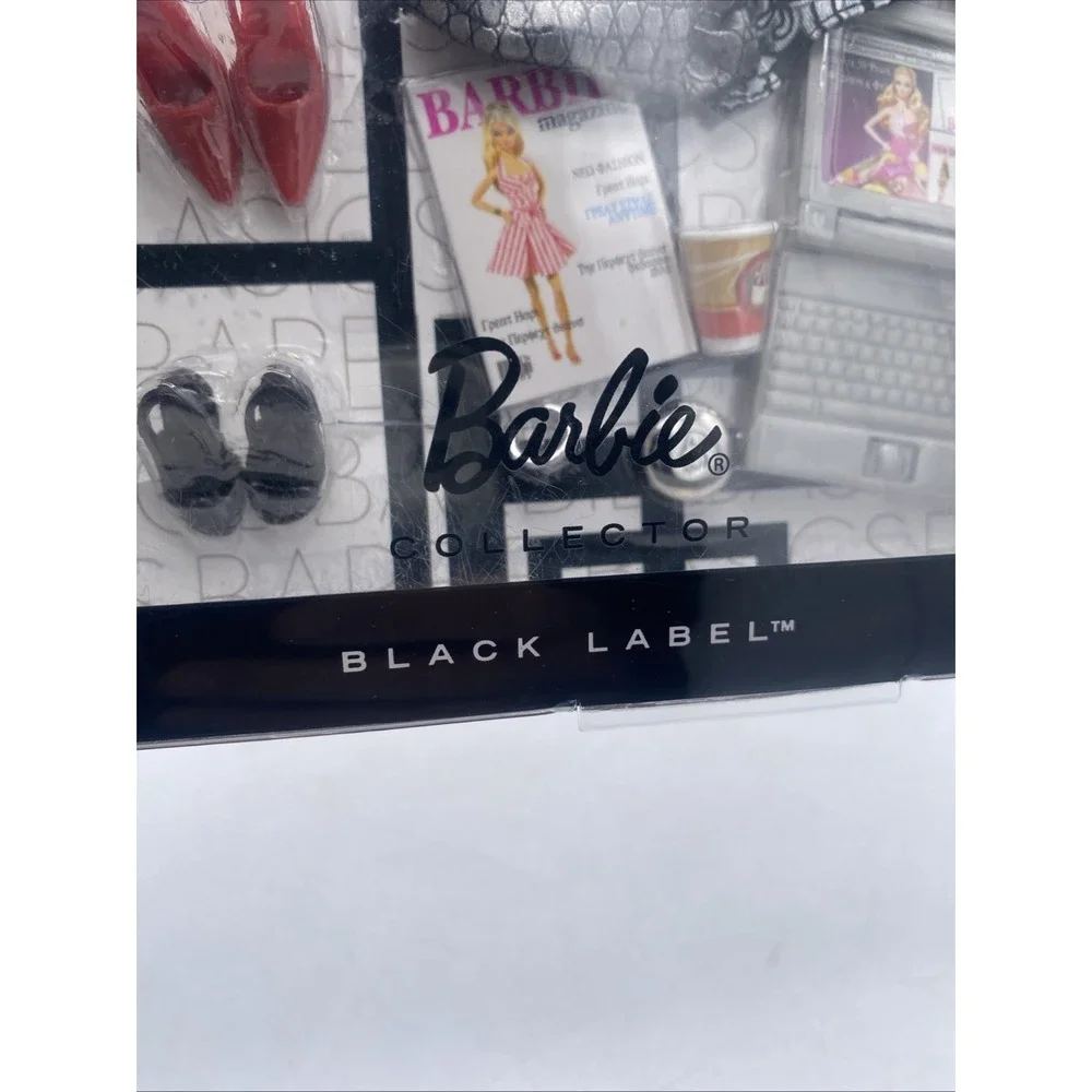 Barbie Basics Look 01-001 Black Label  Accessory Pack 2009 NRFB and MINT
